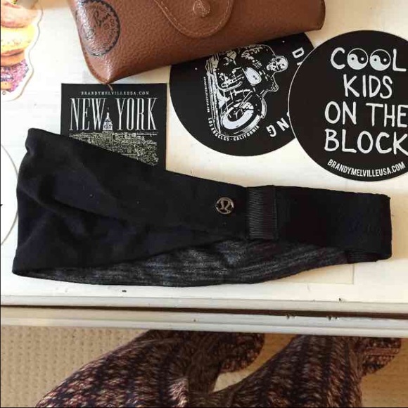 HOLD Lululemon head band and Birkenstocks size 38