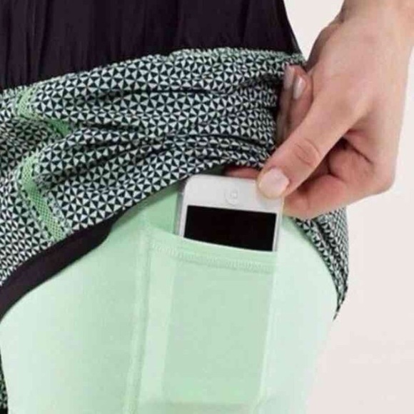 RARE mint lulu shorts!!