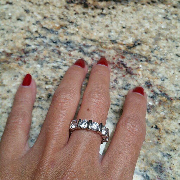 Beautiful ring - Picture 3 of 4