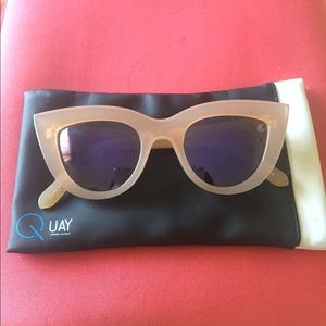 🎉Host Pick!! 🎉Quay Light Pink Cat eye sunglasses