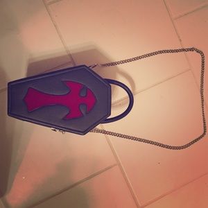 Demonia coffee bag with metal chain link strap