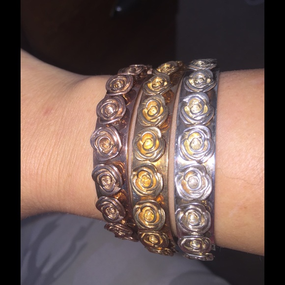🚫SOLD🚫3colore bracelets - Picture 1 of 4