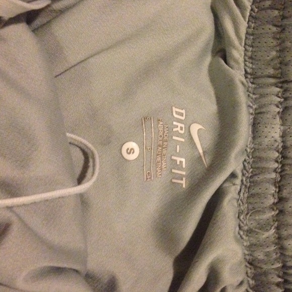 Nike running shorts - Picture 2 of 4