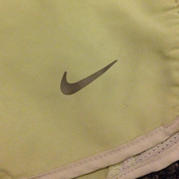 Nike running shorts - Picture 4 of 4