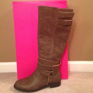 Taupe boots