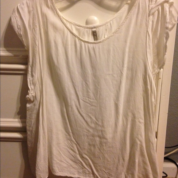 Cute white shirt with open back