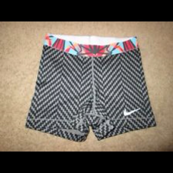 NIKE PROS! NOT MY PICTURE!