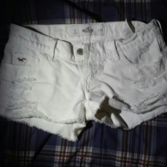 White Hollister shorts
