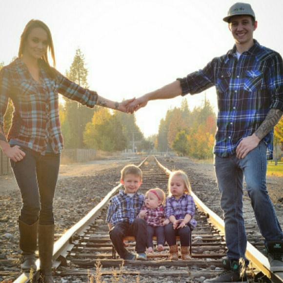 🎀 Meet Your Posher! 🎀 - Picture 2 of 4