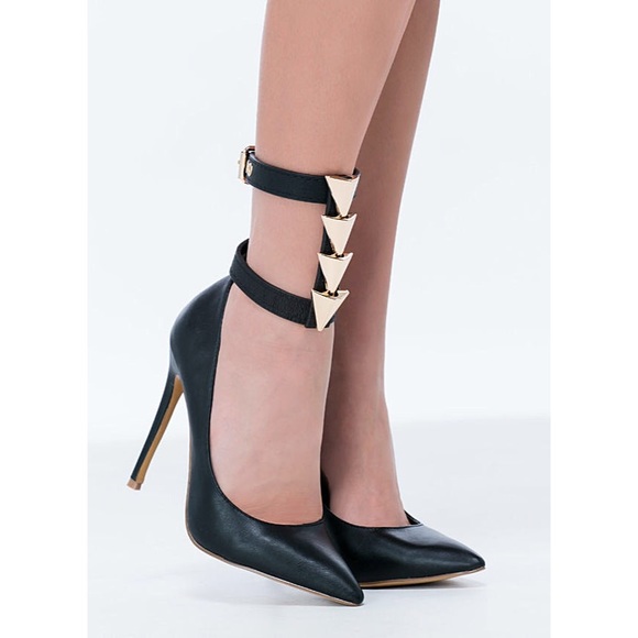 NWOT! Black and Gold Ankle Bracelet