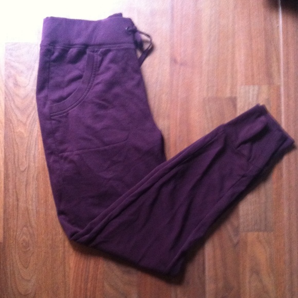 🥀DONATING 9/10 True Religion Joggers - Picture 4 of 4