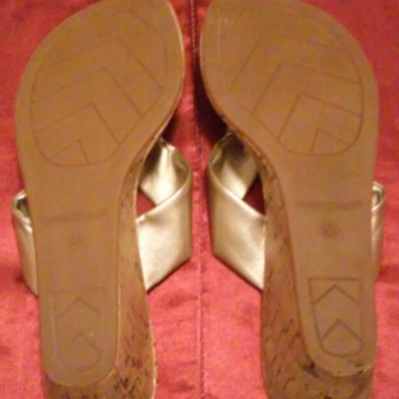 🌸Montego Bay Club Gold Thong Wedges👡👡With Box🌸 - Picture 4 of 4