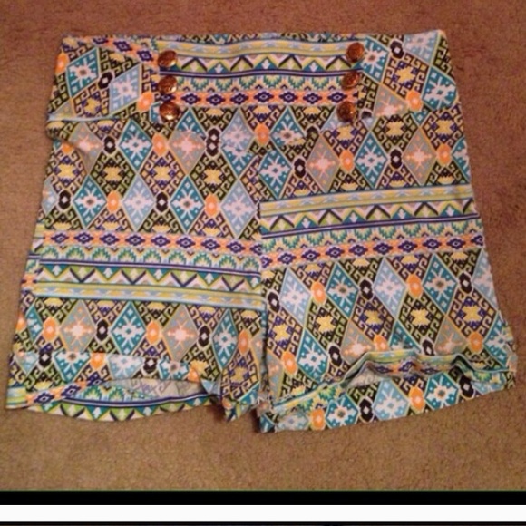 Super stretchy high waisted tribal shorts. ❤️