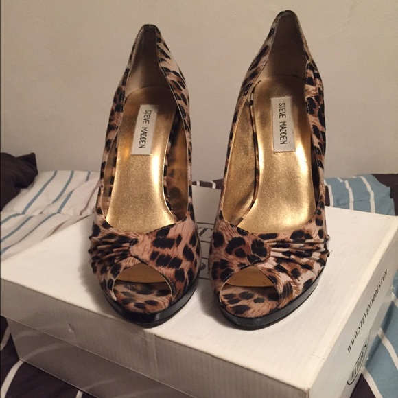 Leopard print peep toe pumps