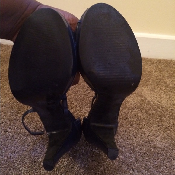 Shoes - Picture 3 of 4