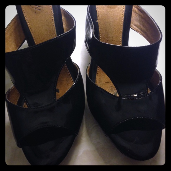 Euro Soft by Sofft black sandals.  Size 8.5