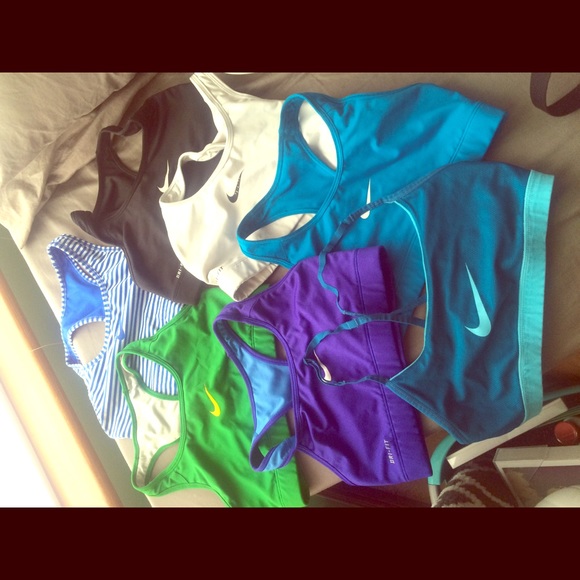 Nike sports bra lot