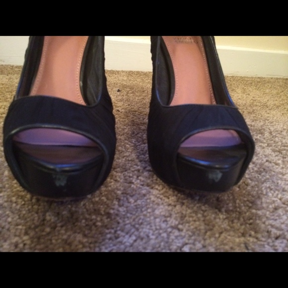 Shoes - Picture 2 of 2