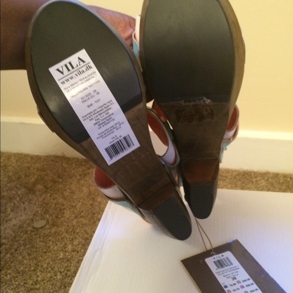 Shoes - Picture 2 of 3