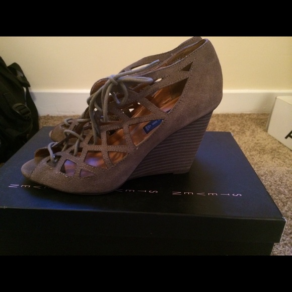 Shoes - Picture 2 of 4