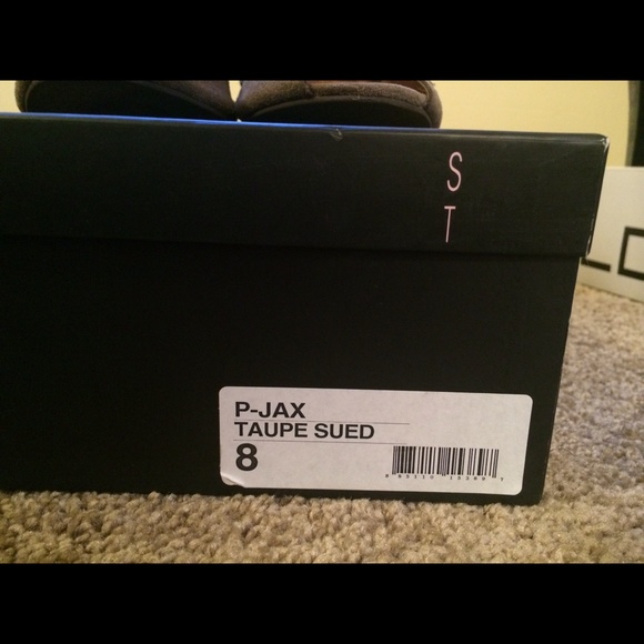 Shoes - Picture 4 of 4