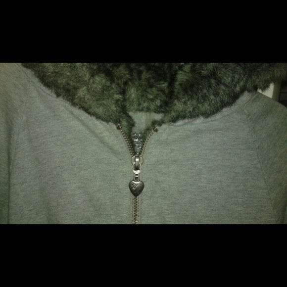 Twisted Heart w/ rhinestone wings Faux Fur hoodie - Picture 2 of 4