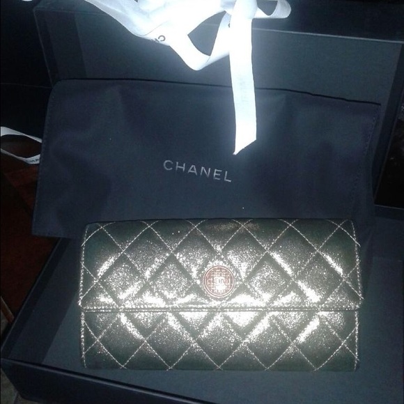 Chanel gold wallet