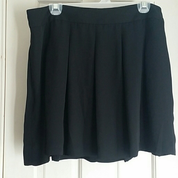 Banana Republic pleated mini skirt