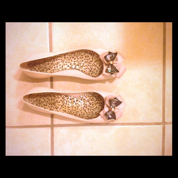 Shoes - Picture 1 of 2