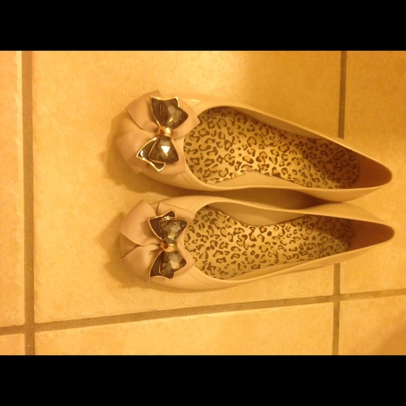 Shoes - Picture 2 of 2