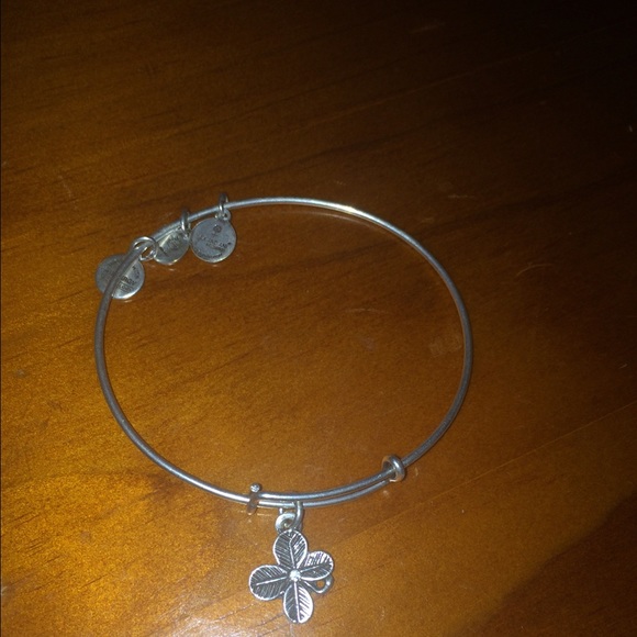 Four leaf clover Alex&Ani bracelet