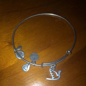 NEVER WORN dove and peace Alex&Ani