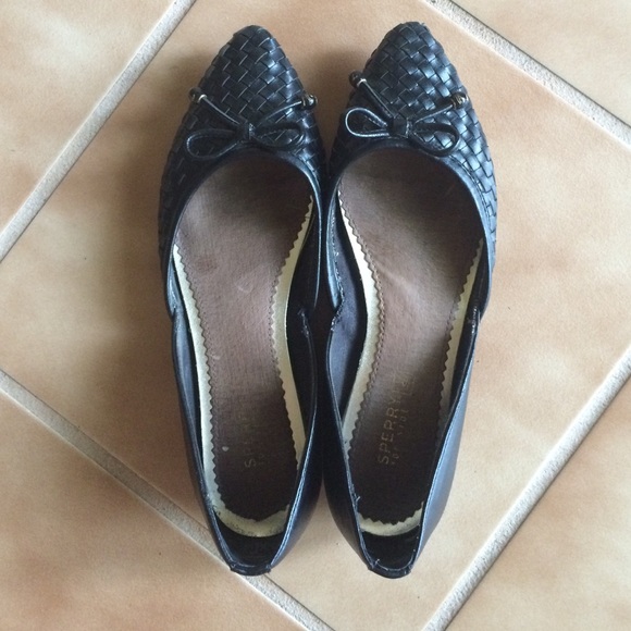 Black sperry flats