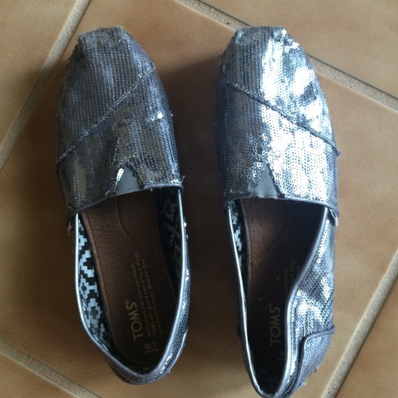 Silver sparkly toms