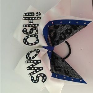 Cheer bow