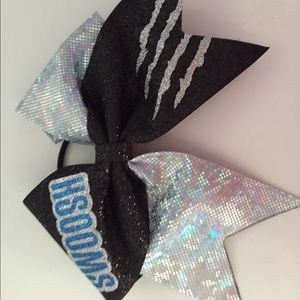Cheer bow