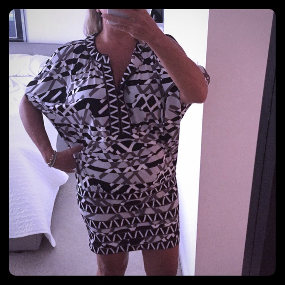 BCBGMaxAzria Dresses & Skirts - BCBGMAXAZRIA NWOT Short DRESS.Cold SEXY Shoulders