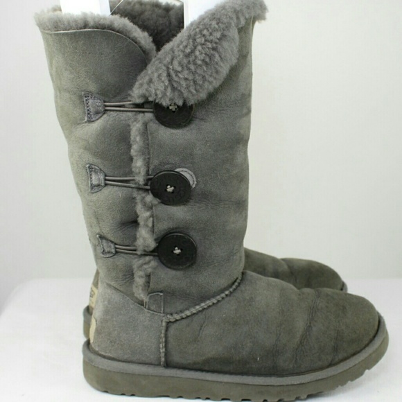 UGG Women's Classic Bailey Button Triplet style:18