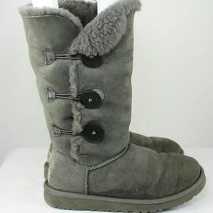 UGG Women's Classic Bailey Button Triplet style:18