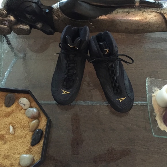 Kickboxing workout shoes