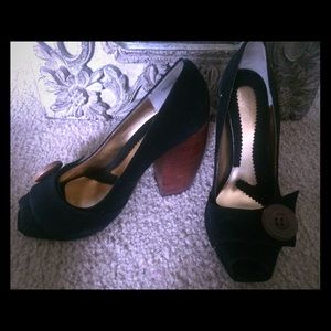 zinc suede peep-toe heel