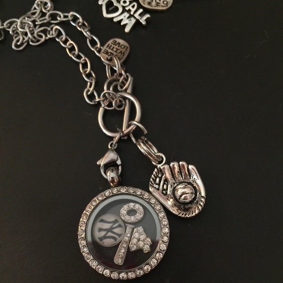 Small floating locket