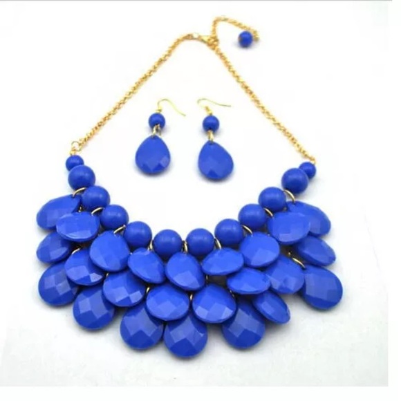 Blue bubble necklace with earrings