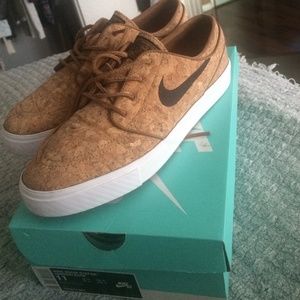 Nike Janoski