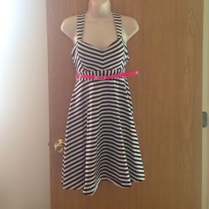 ☀️ Black & White Stripped Dress with Belt