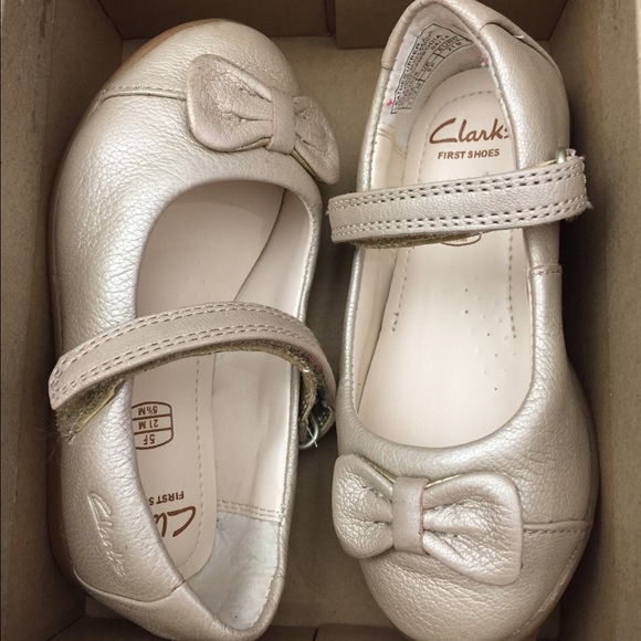 Toddler Clarks leather shoes 💕
