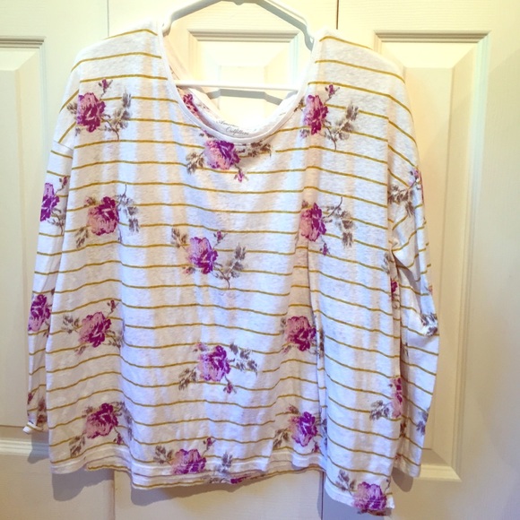 Lightly worn. American Eagle. Floral striped tee. - Picture 1 of 3