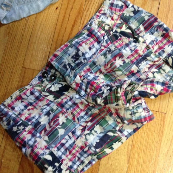 American Eagle plaid shorts