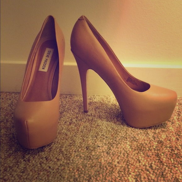 Steve Madden Dejavu Size 8 Blush Leather Pump