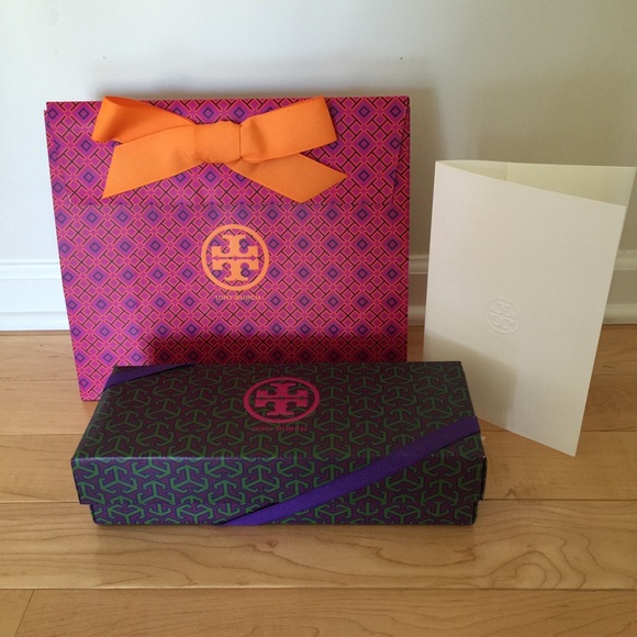tory burch gift wrap